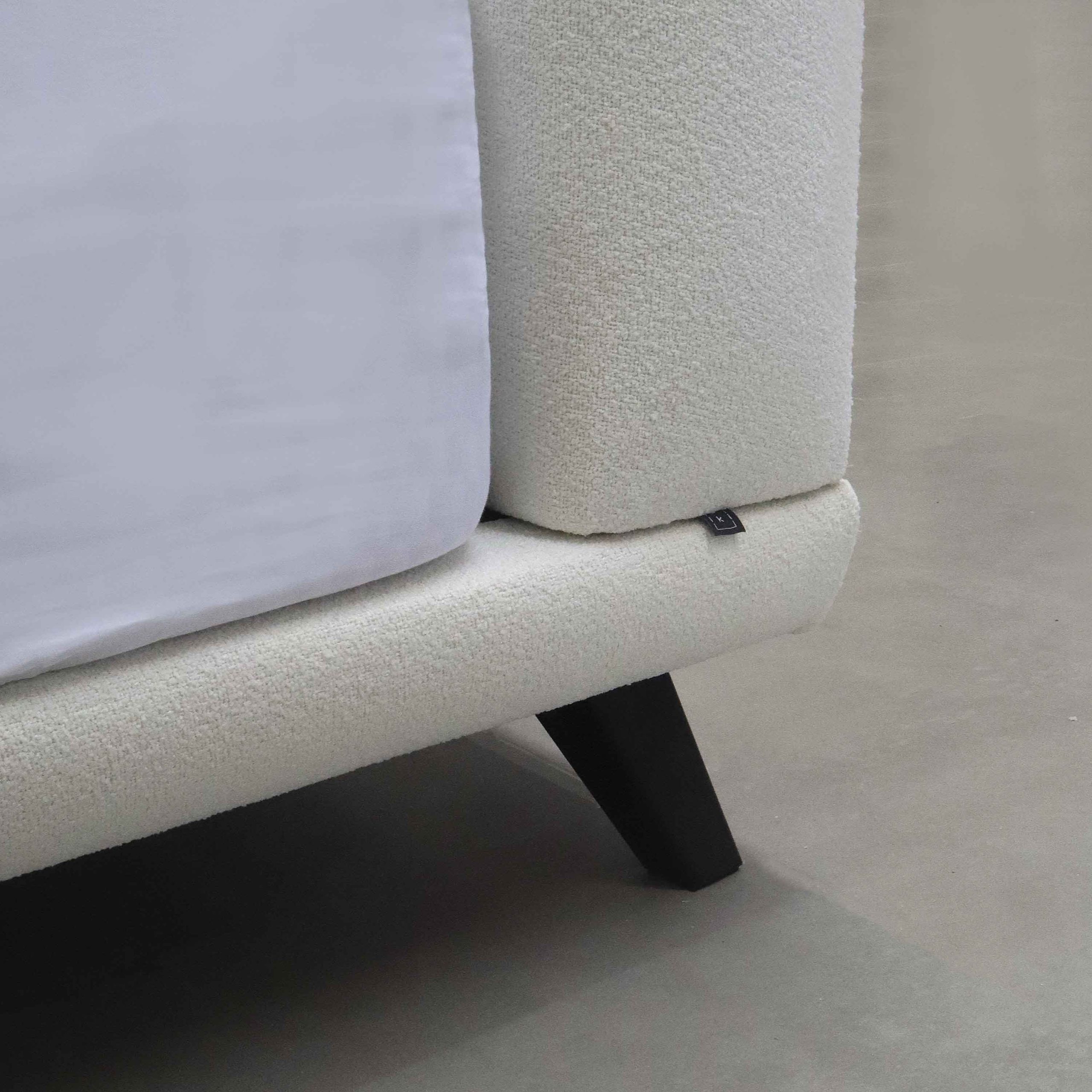 cama-upper-queen-2504-iki-home-store-base-pés